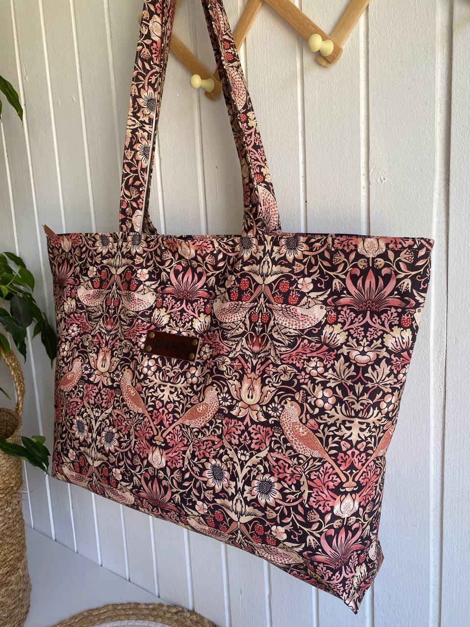 MORRIS, STRAWBERRY THIEF, CORAL - TORBA