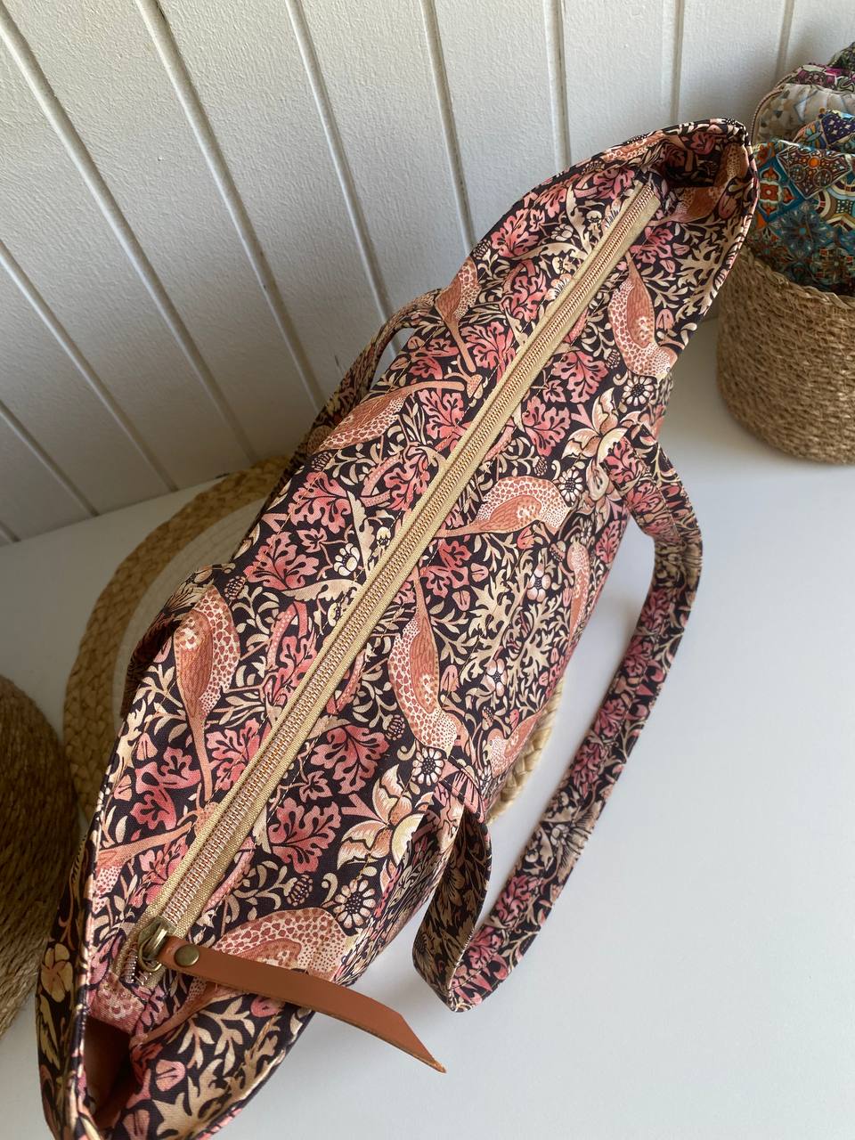 MORRIS, STRAWBERRY THIEF, CORAL - TORBA