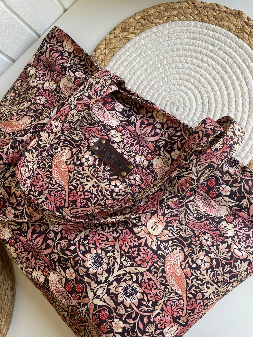 MORRIS, STRAWBERRY THIEF, CORAL - TORBA