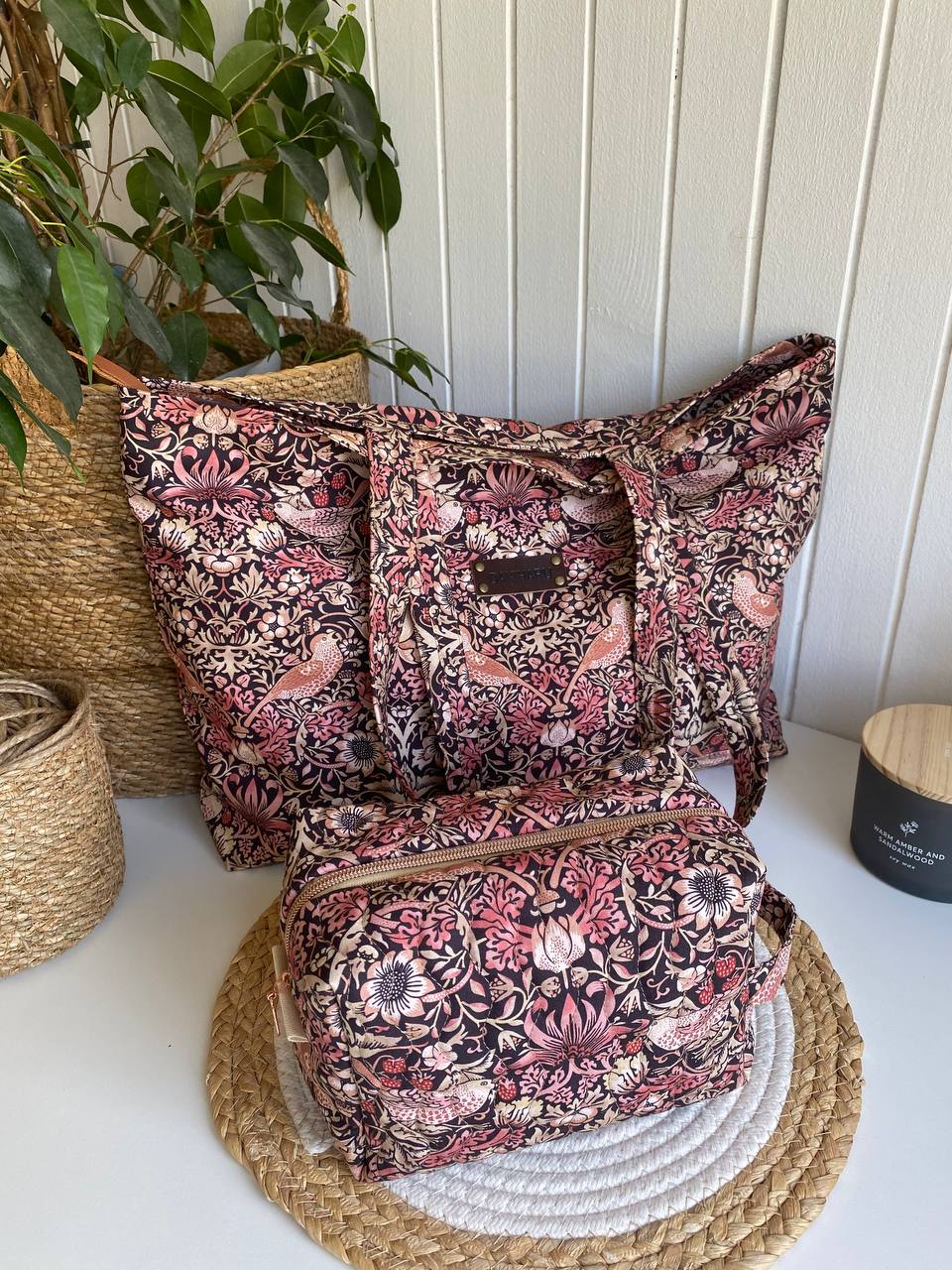 MORRIS, STRAWBERRY THIEF, CORAL - TORBA