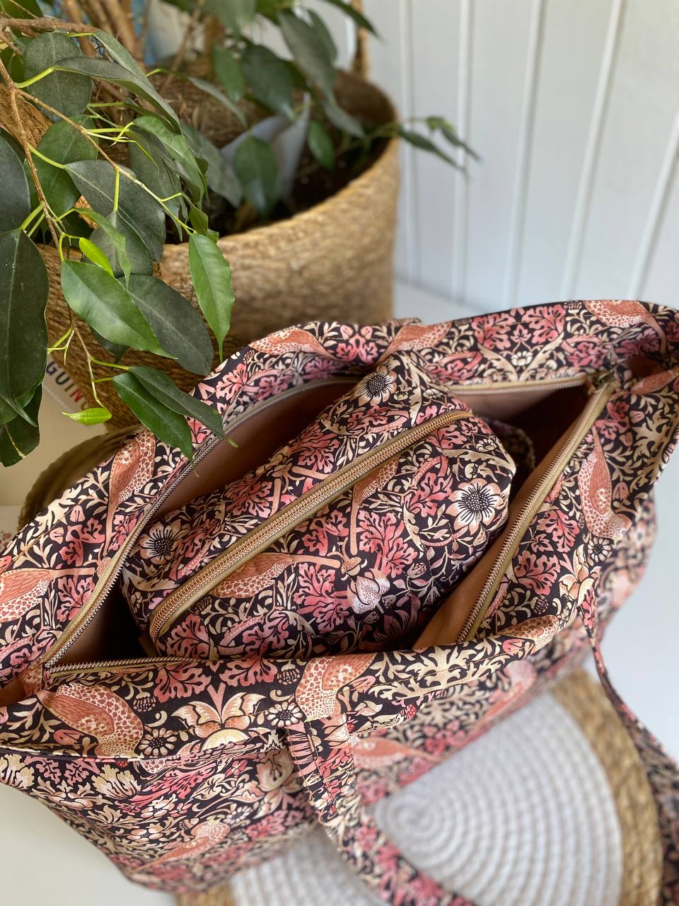MORRIS, STRAWBERRY THIEF, CORAL - TORBA