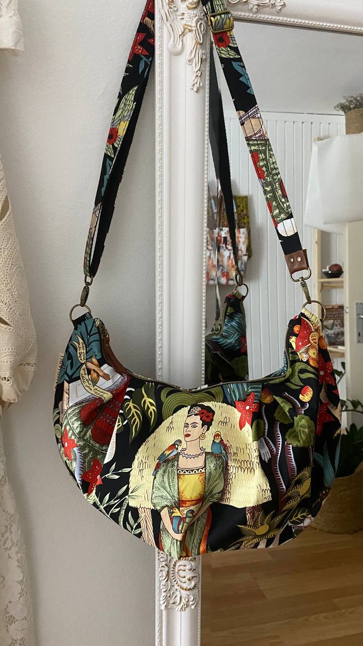 TORBA KROASAN U UVEĆANOJ VELIČINI- FRIDA KALO