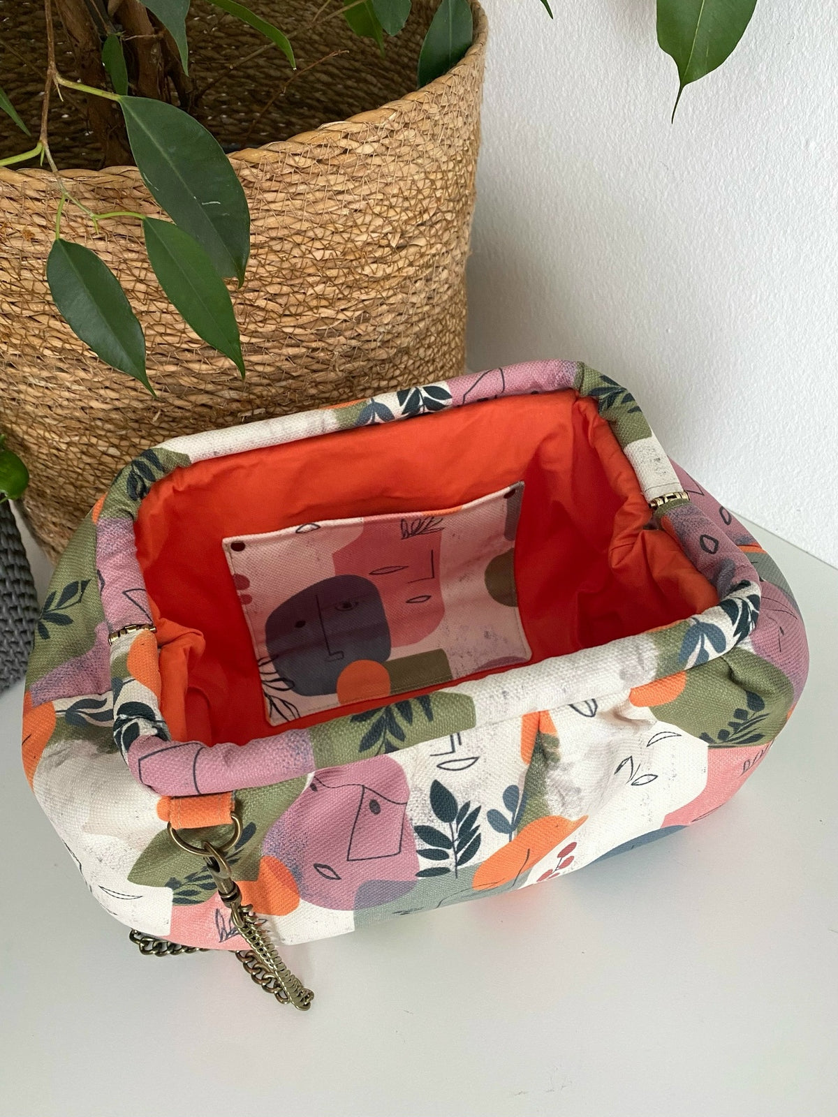 POUCH -Lica