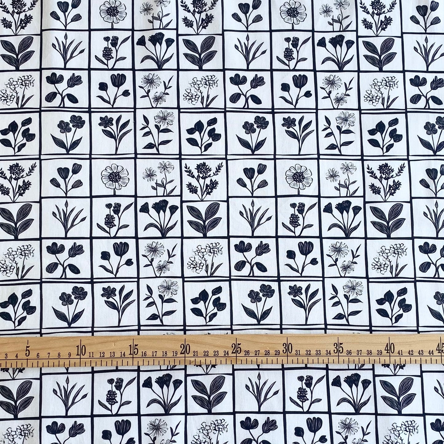 Tkanine za šivenje - CVETNE KOCKICE