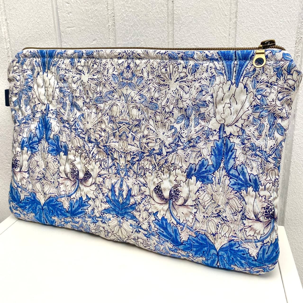 VELIKI NESESER - MORRIS - white/blue
