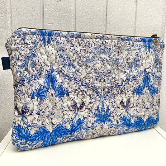 VELIKI NESESER - MORRIS - white/blue