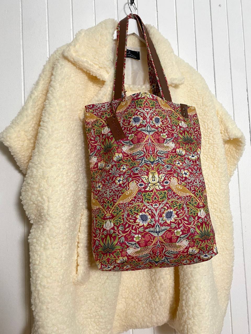 SET, TORBA I NESESER - MORRIS, STRAWBERRY THIEF, СRVENA