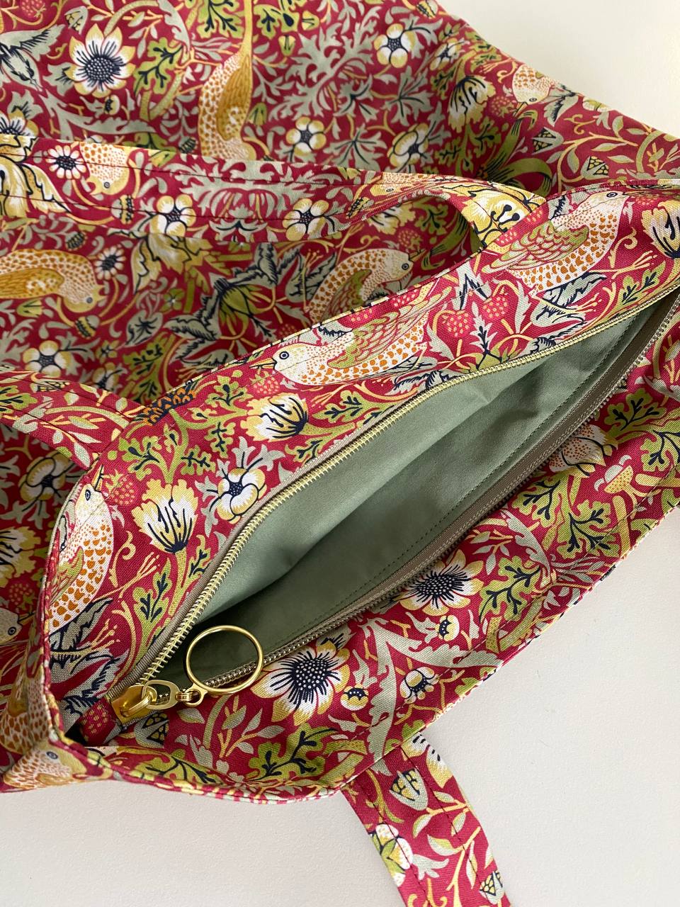 SET, TORBA I NESESER - MORRIS, STRAWBERRY THIEF, СRVENA