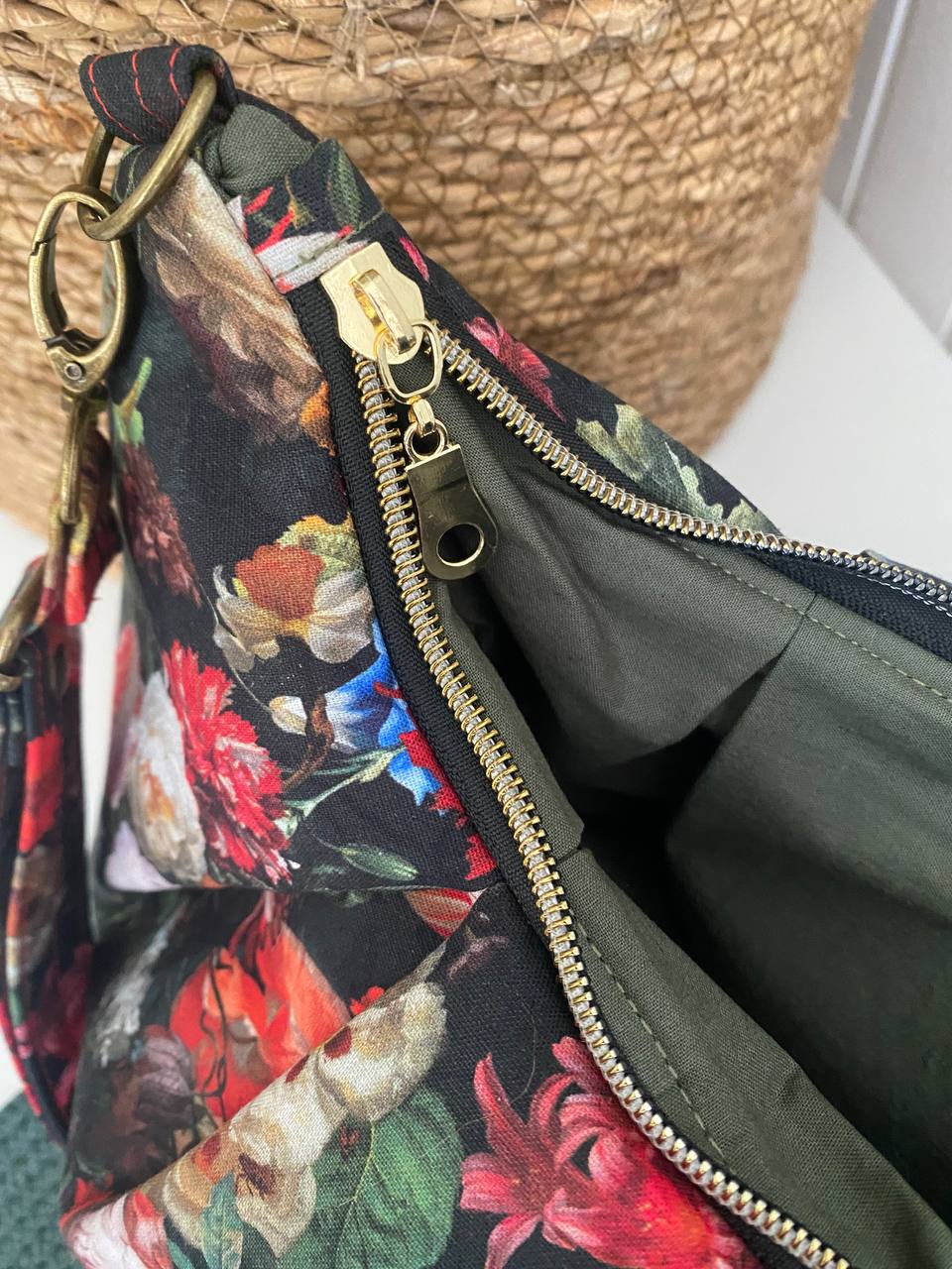 TORBA KROASAN U UVEĆANOJ VELIČINI - PODIJUM