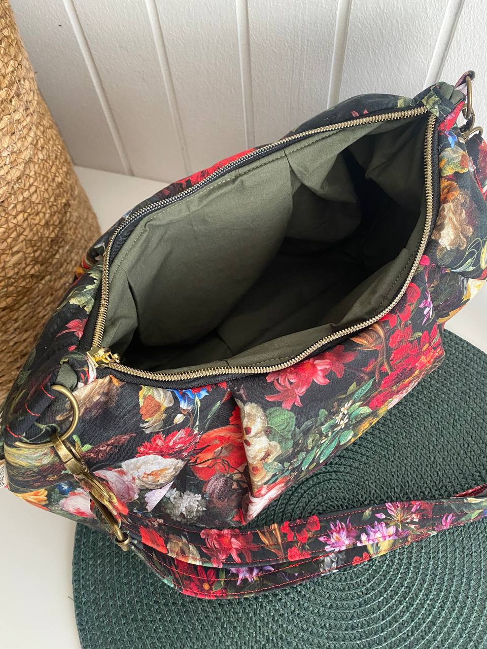 TORBA KROASAN U UVEĆANOJ VELIČINI - PODIJUM