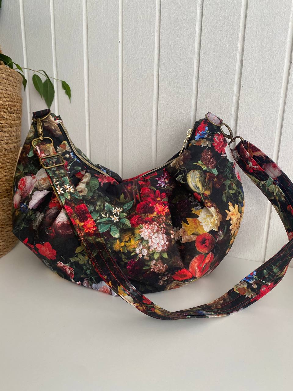 TORBA KROASAN U UVEĆANOJ VELIČINI - PODIJUM