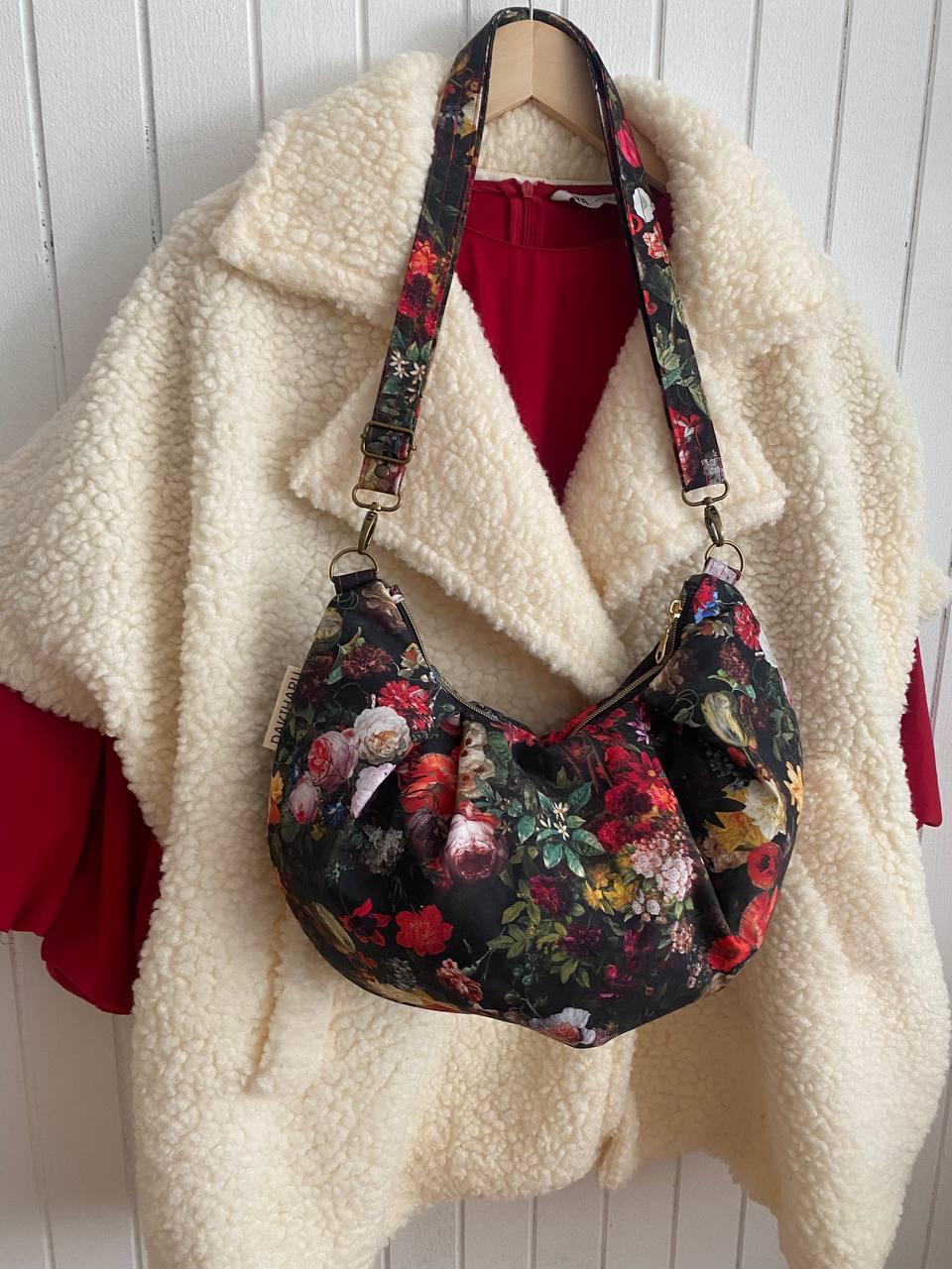 TORBA KROASAN U UVEĆANOJ VELIČINI - PODIJUM