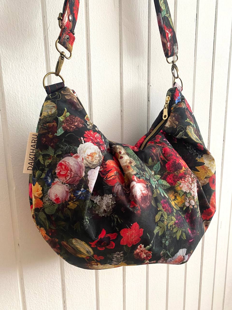 TORBA KROASAN U UVEĆANOJ VELIČINI - PODIJUM