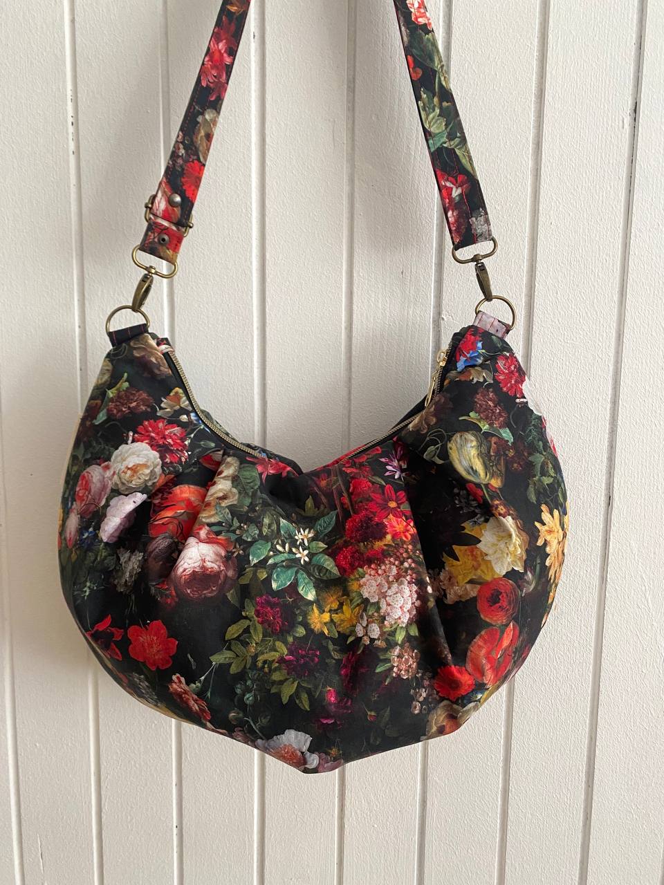 TORBA KROASAN U UVEĆANOJ VELIČINI - PODIJUM