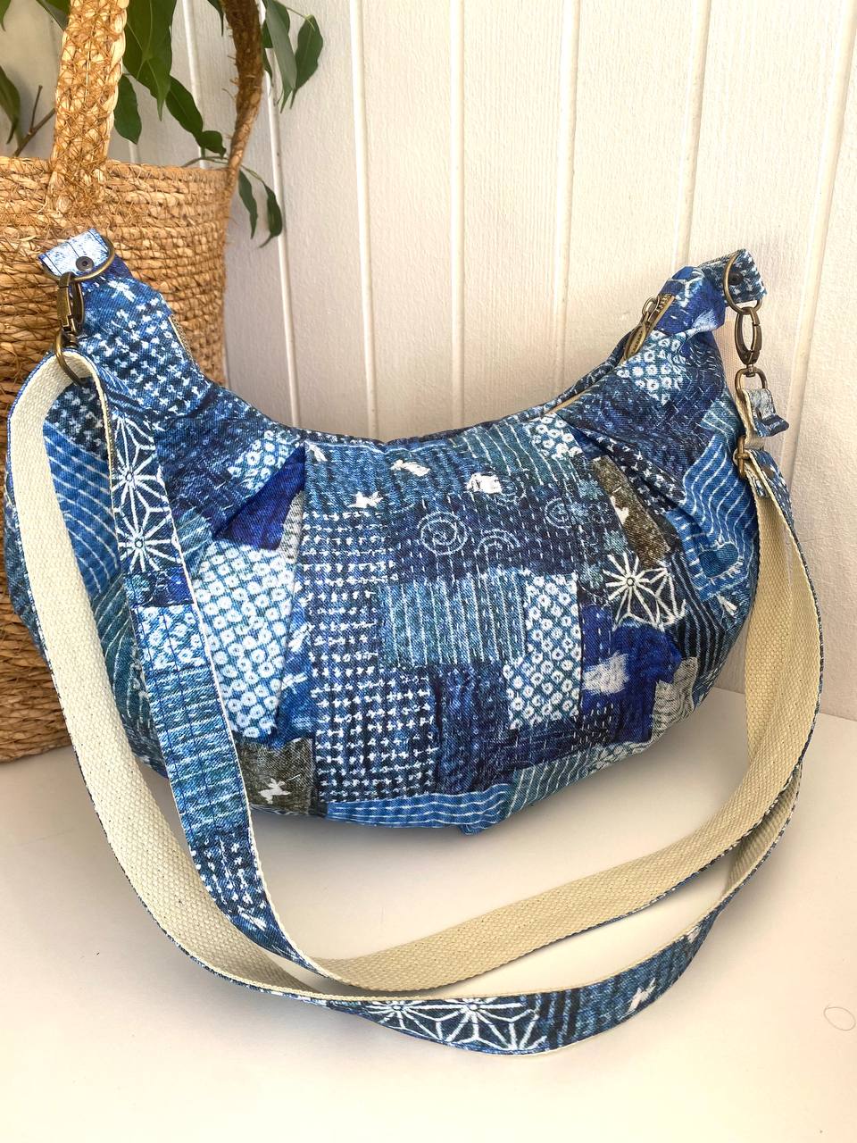 TORBA KROASAN U UVEĆANOJ VELIČINI