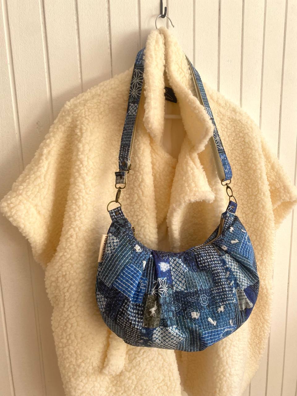 TORBA KROASAN U UVEĆANOJ VELIČINI