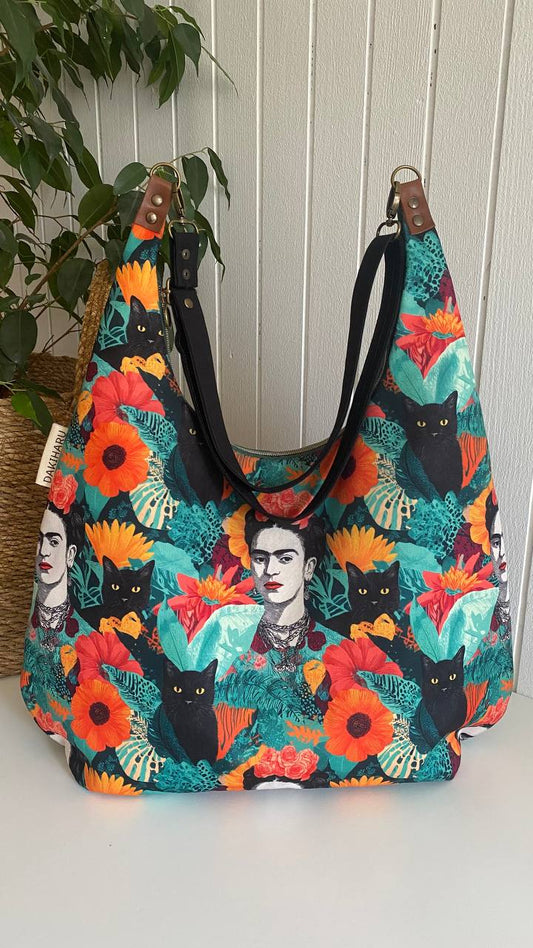 TORBA FRIDA SA CRNIM MAČKAMA - MODEL HOBO