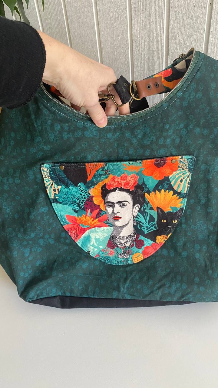 TORBA FRIDA SA CRNIM MAČKAMA - MODEL HOBO
