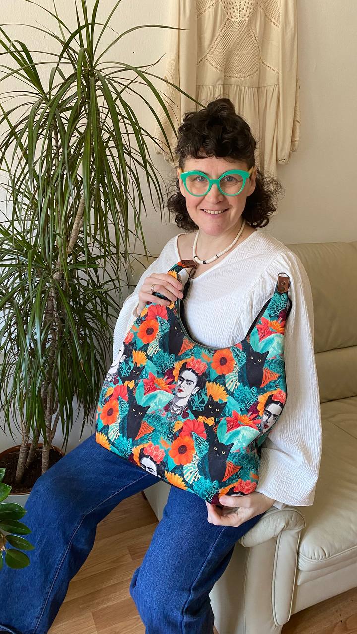 TORBA FRIDA SA CRNIM MAČKAMA - MODEL HOBO