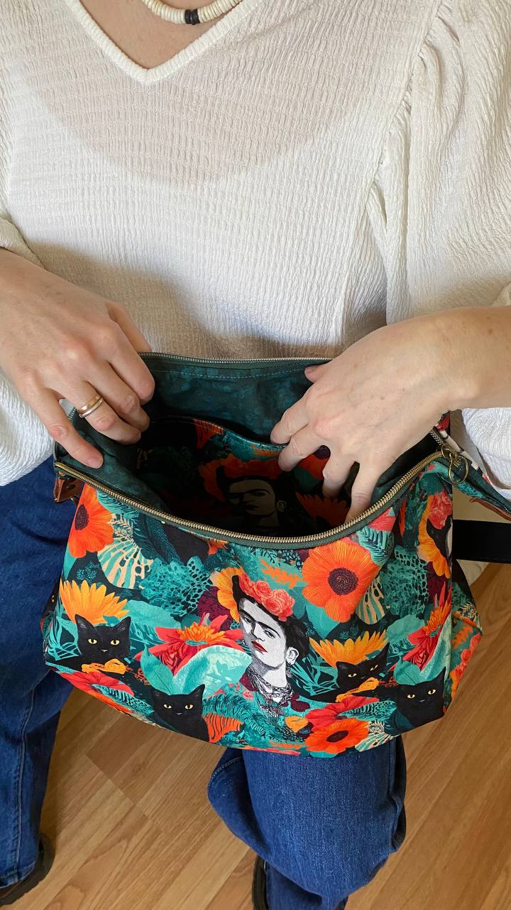 TORBA FRIDA SA CRNIM MAČKAMA - MODEL HOBO