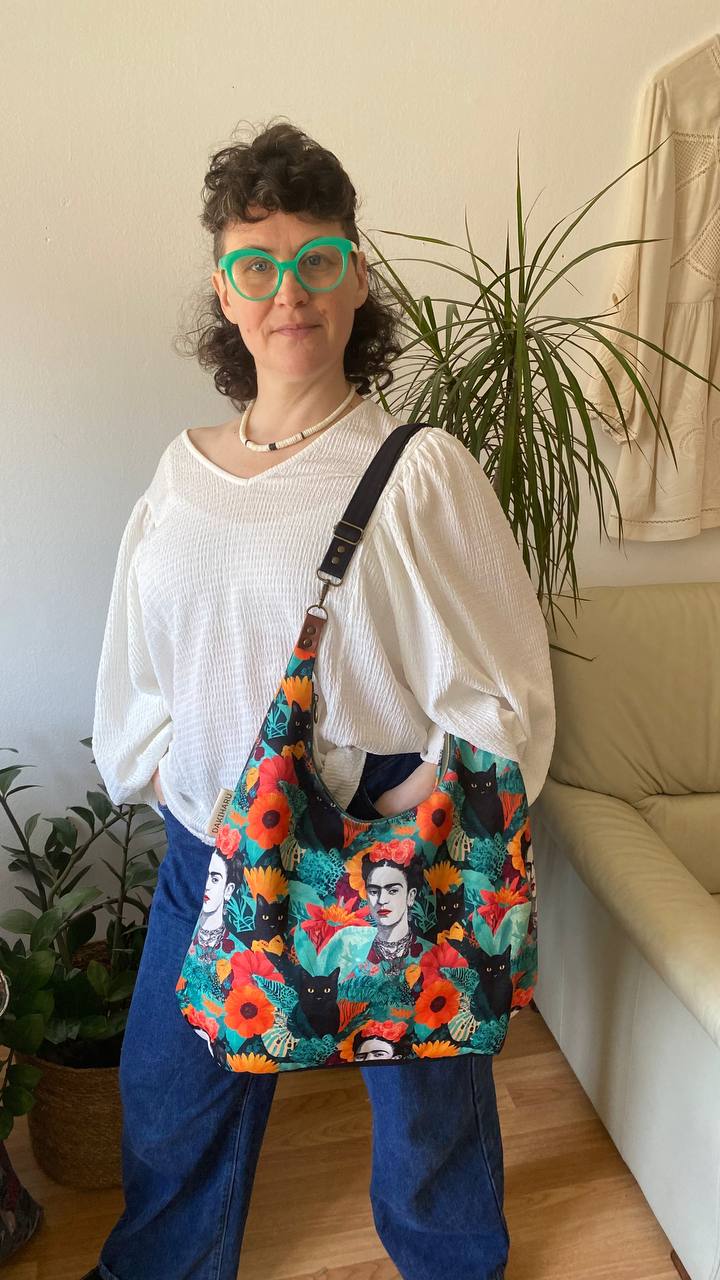 TORBA FRIDA SA CRNIM MAČKAMA - MODEL HOBO