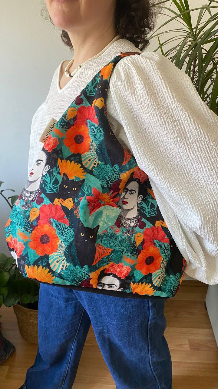 TORBA FRIDA SA CRNIM MAČKAMA - MODEL HOBO