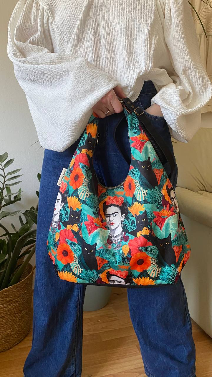 TORBA FRIDA SA CRNIM MAČKAMA - MODEL HOBO