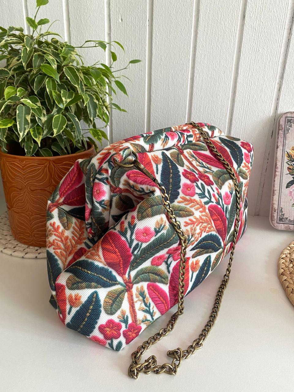 MODEL POUCH
