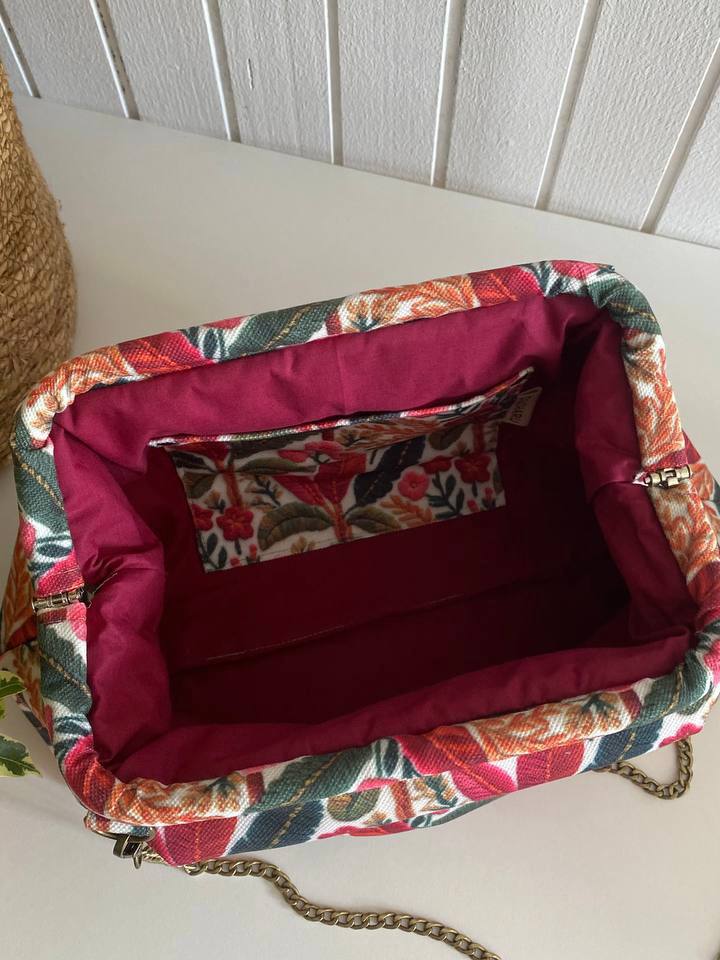 MODEL POUCH