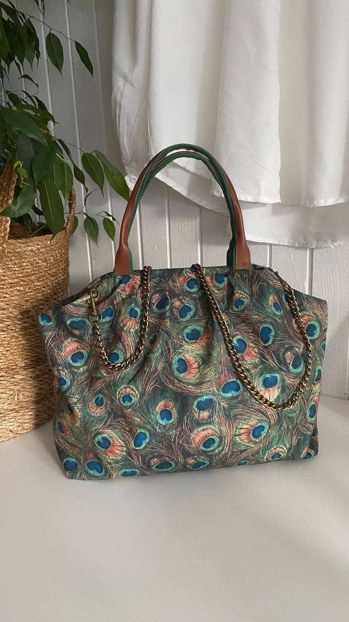 POUCH Grande – Paunovo pero