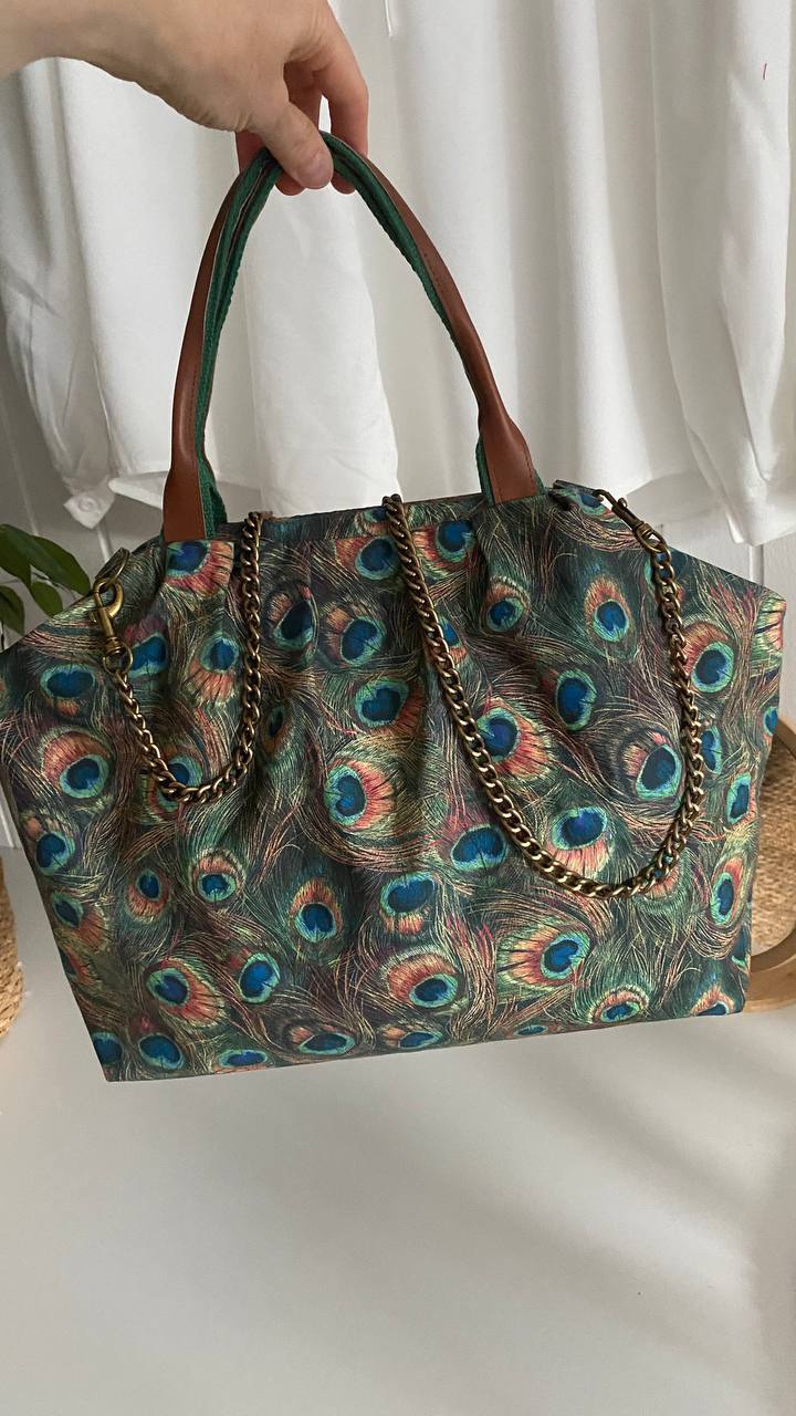 POUCH Grande – Paunovo pero