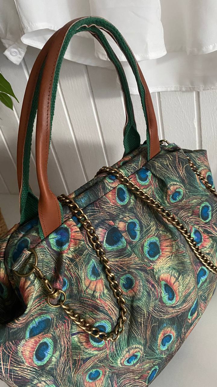 POUCH Grande – Paunovo pero