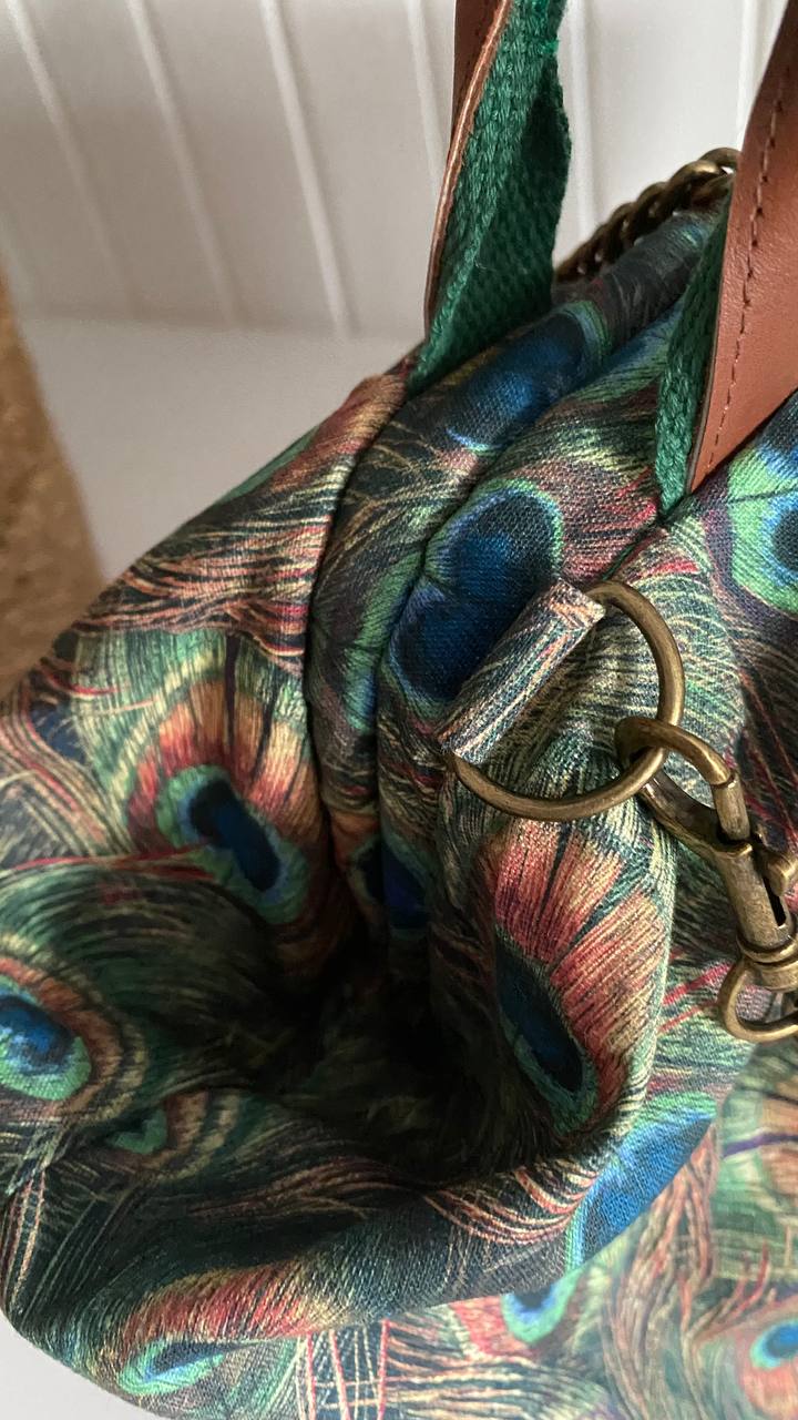 POUCH Grande – Paunovo pero
