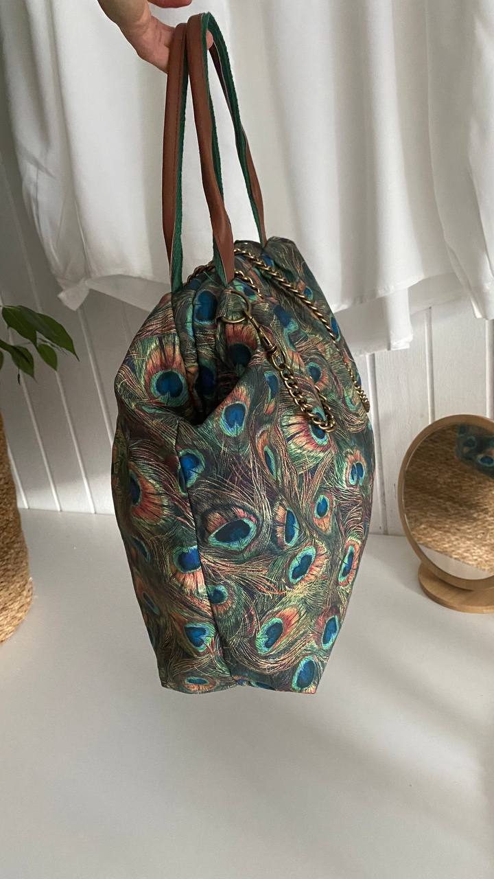 POUCH Grande – Paunovo pero