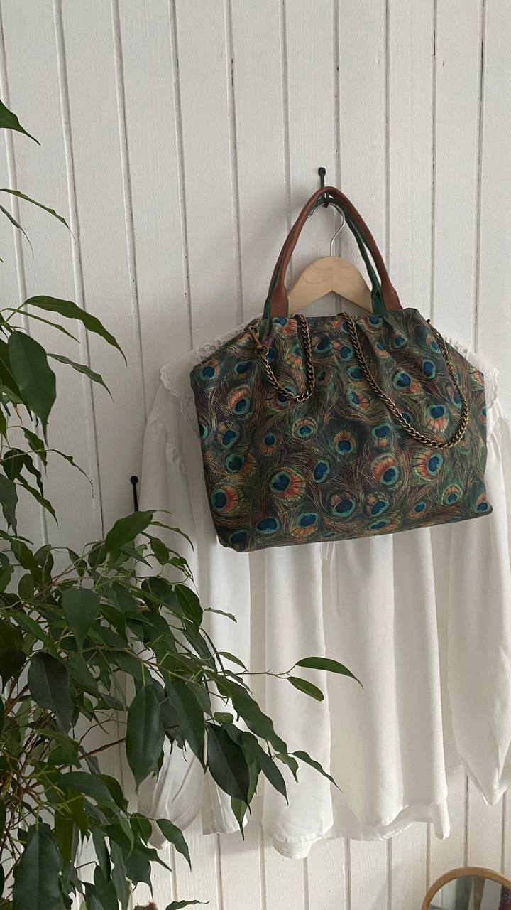 POUCH Grande – Paunovo pero