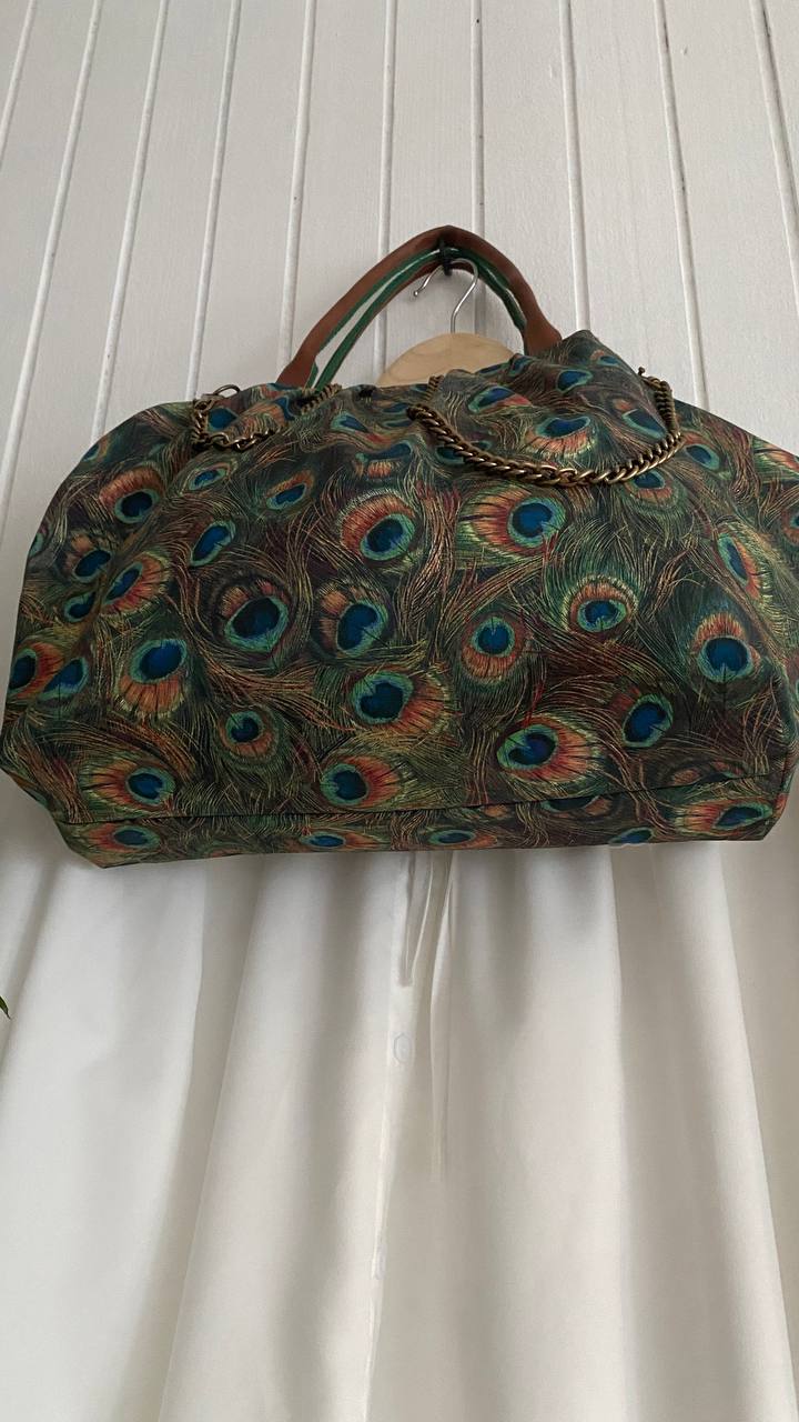POUCH Grande – Paunovo pero