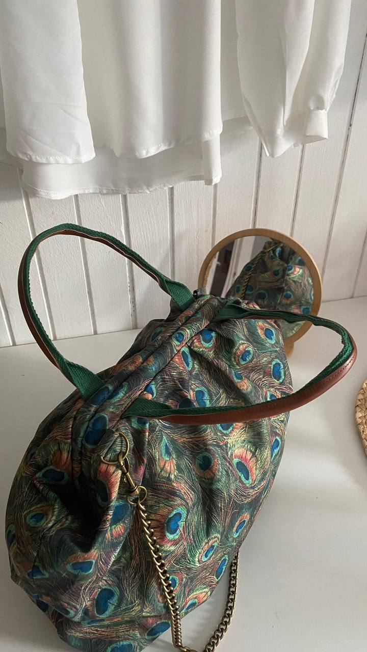 POUCH Grande – Paunovo pero