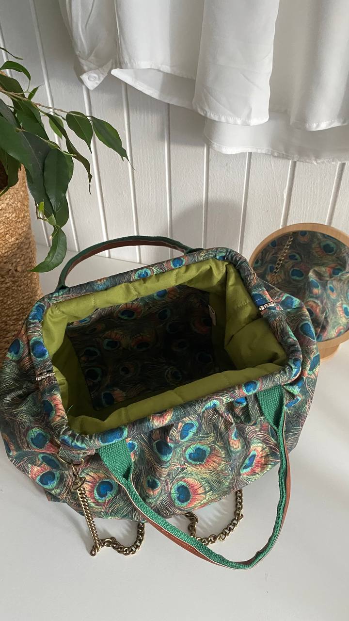 POUCH Grande – Paunovo pero