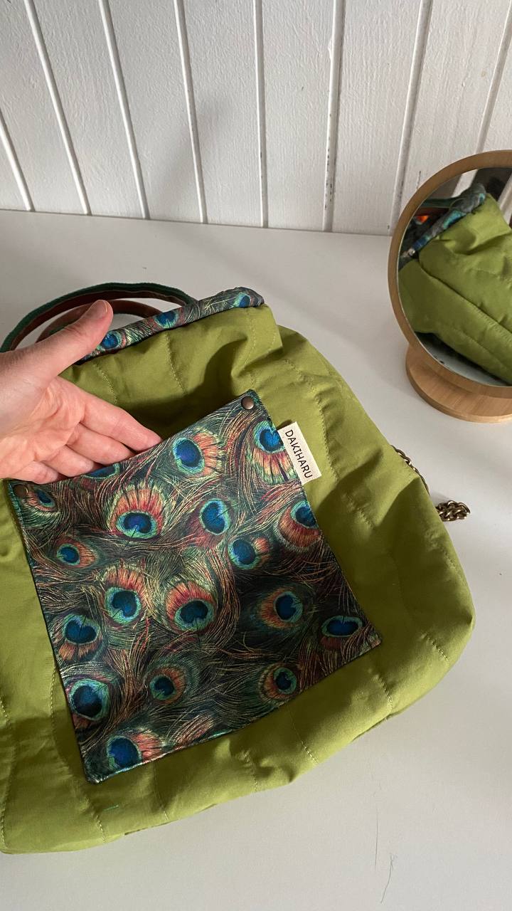 POUCH Grande – Paunovo pero