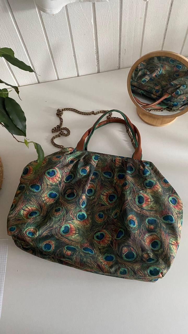 POUCH Grande – Paunovo pero