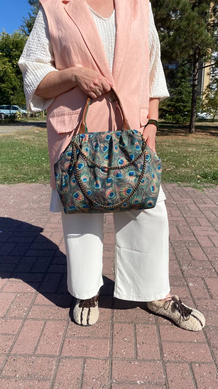 POUCH Grande – Paunovo pero