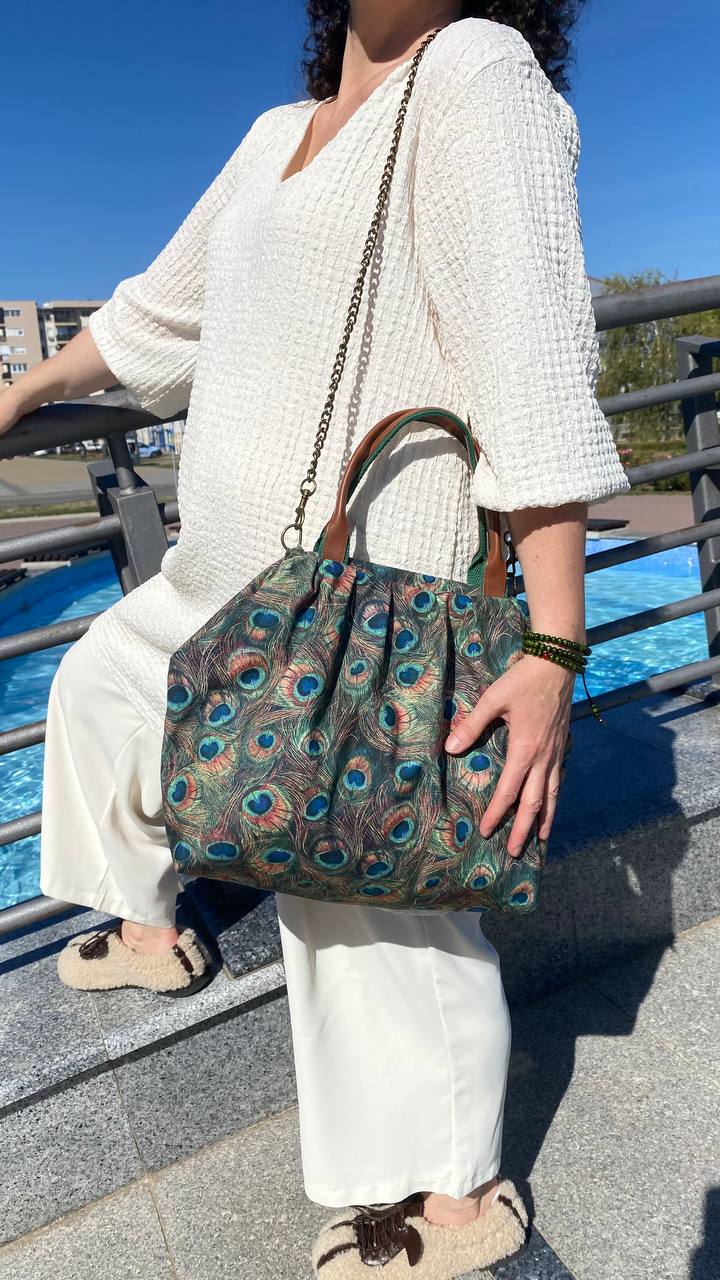 POUCH Grande – Paunovo pero