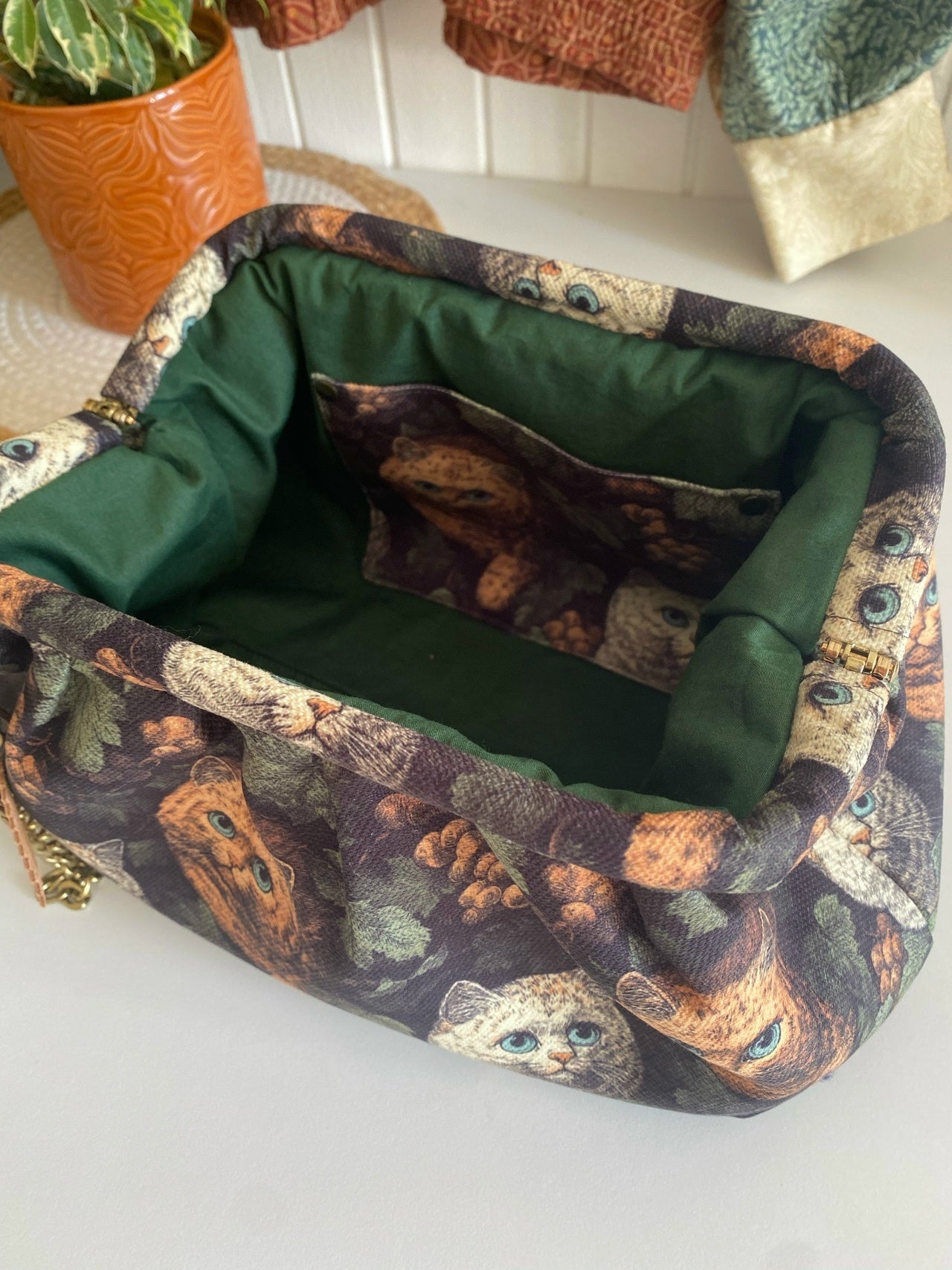ŠUMSKE MAČKE,  MODEL POUCH